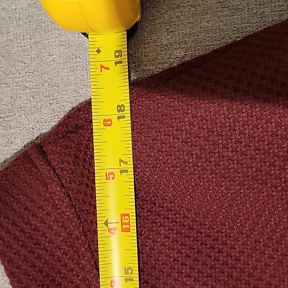 NWT Loft pleated burgundy skirt size 12. Zip back - Picture 5 of 10